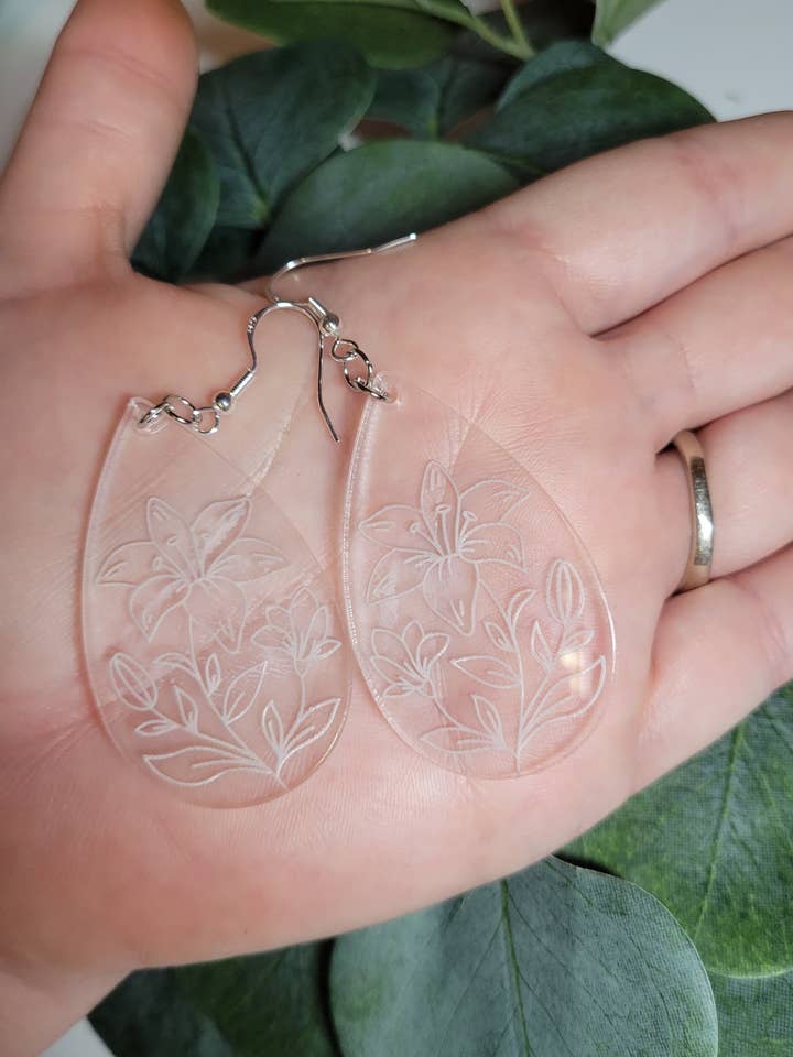 Lily gravierter Acryl-Ohrring für den Großhandel von 432 Customs
