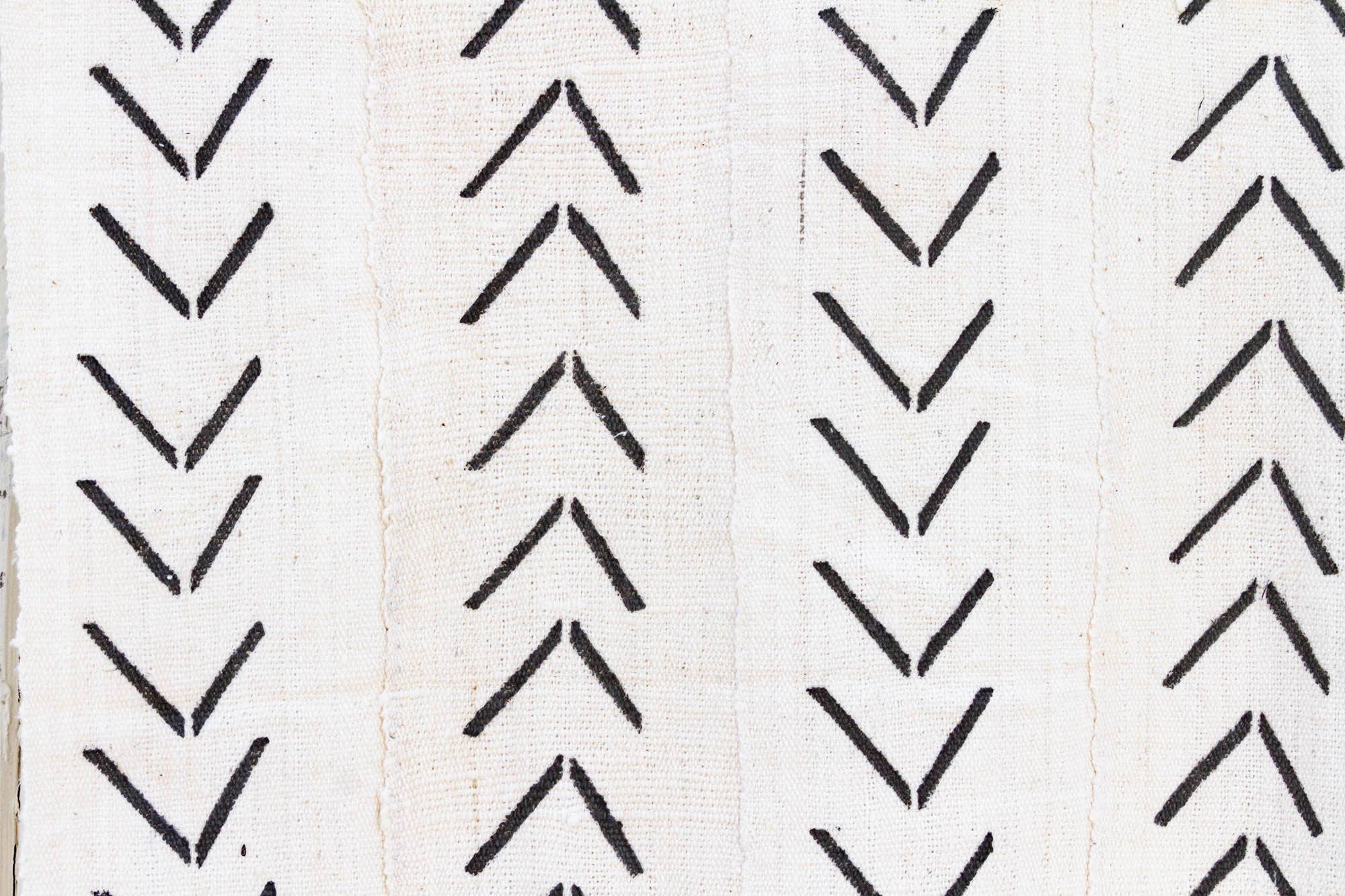 De-cor - Wholesale Tapestry/Textile - White & Black Arrow Motif Mudcloth3