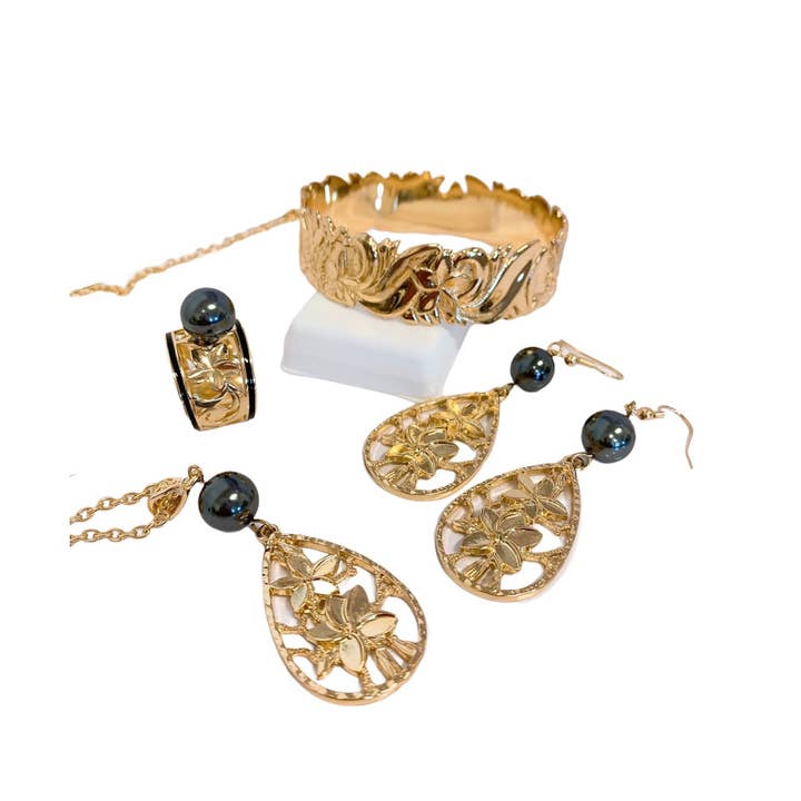 Anela's Jewelry - Vente Parures de bijoux - Ensembles de fleurs de plumeria tropical hawaïen : Hamilton Gold avec perles de coquillage