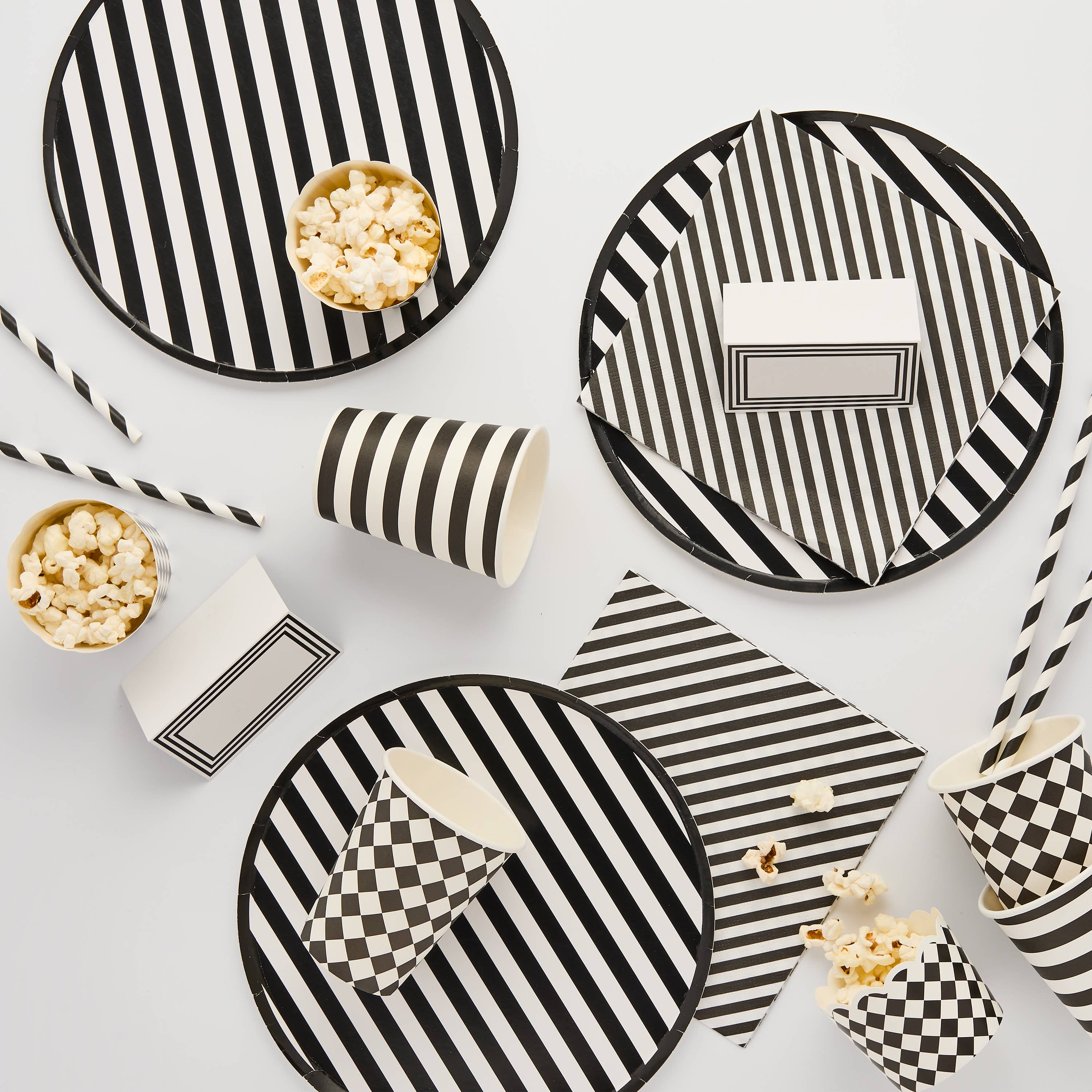 Hootyballoo by Club Green – wholesale Disposable plate – Monochrome Striped Paper Plates - Pack of 82