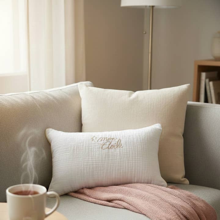 Kussen "Mijn Ster" Witte Katoenen Gaas & Gouden Borduurwerk voor wholesale door Tom & Mila