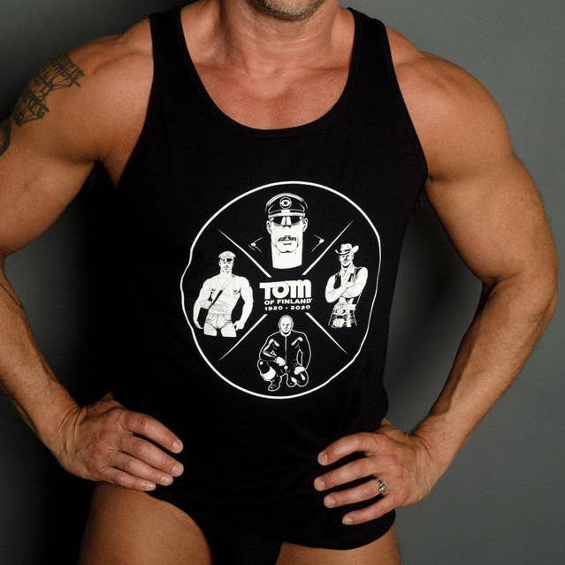 Negro Tom of Finland 100º Aniversario Camiseta de tirantes (Gay Queer LGBTQ) de venta al por mayor en Faire