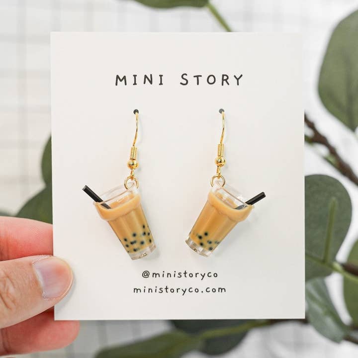 Boucles d'oreilles pendantes Bubble Tea pour la vente par Mini Story Co