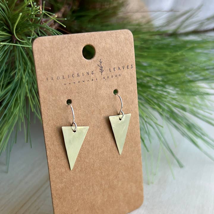 Frolicking Leaves - Vendita all'ingrosso Orecchini pendenti - Orecchini a triangolo in ottone martellato