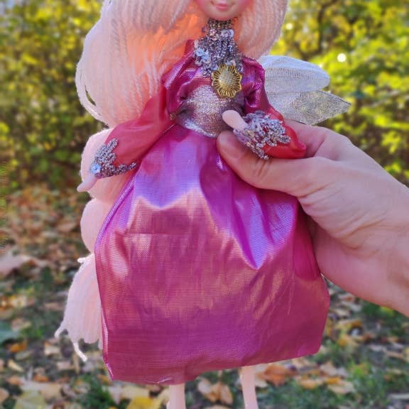 alle Farben des Regenbogens Weihnachtsfee Elfenpuppe mit Augen und Ohren. Elfen Dekor-Spielzeug für den Großhandel auf Faire