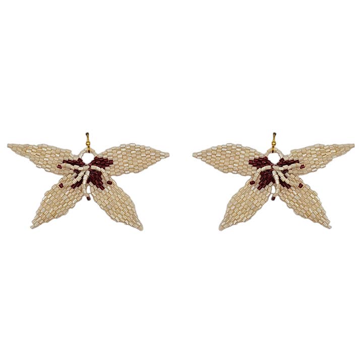 Pendientes de Pétalos de Lirio con Cuentas de Marfil y Rojo para venta al por mayor de Narratives The Line