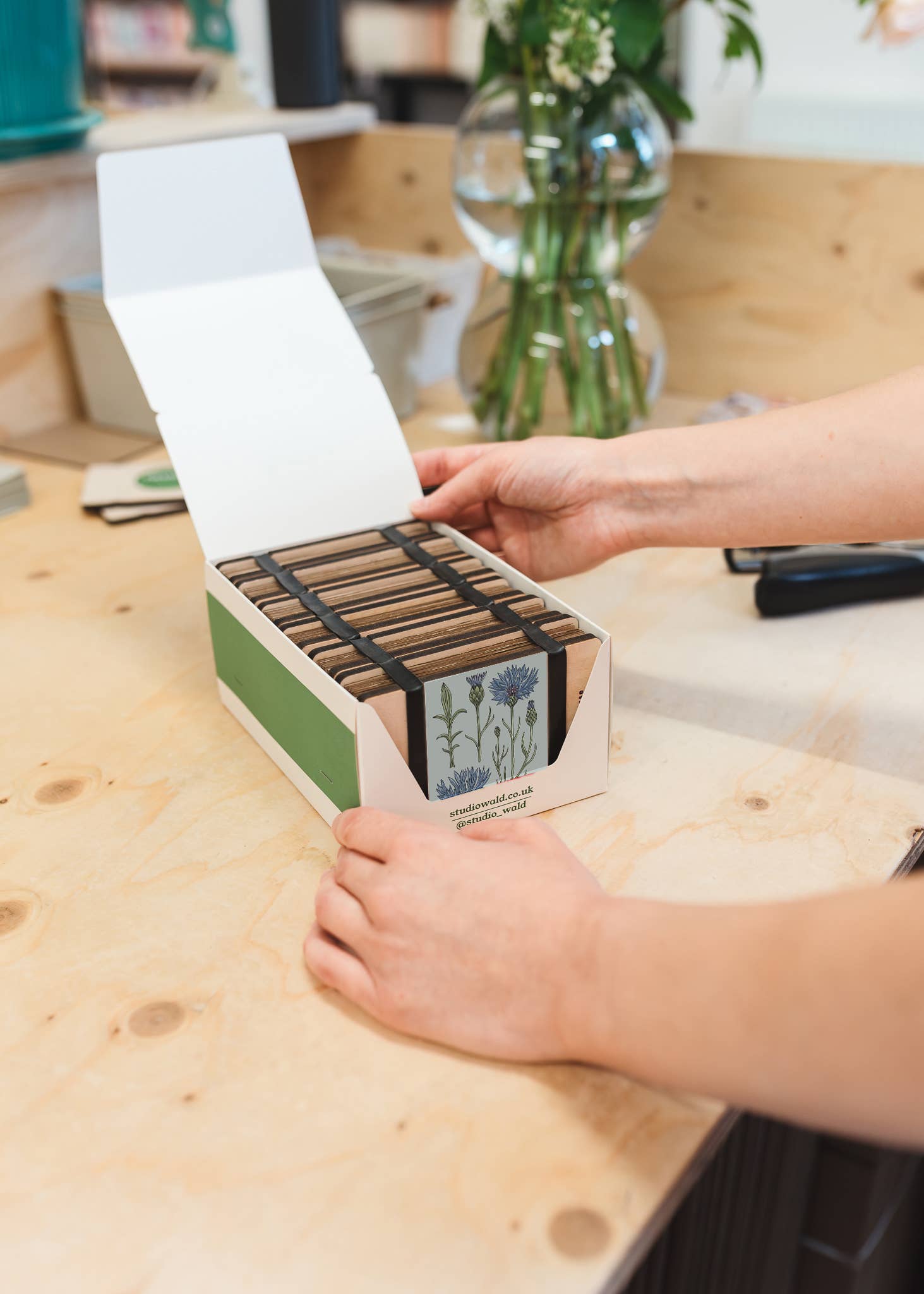 Studio Wald - UK Made - Wholesale DIY Craft Kit - Pocket Flower Press - Vintage Cornflower3