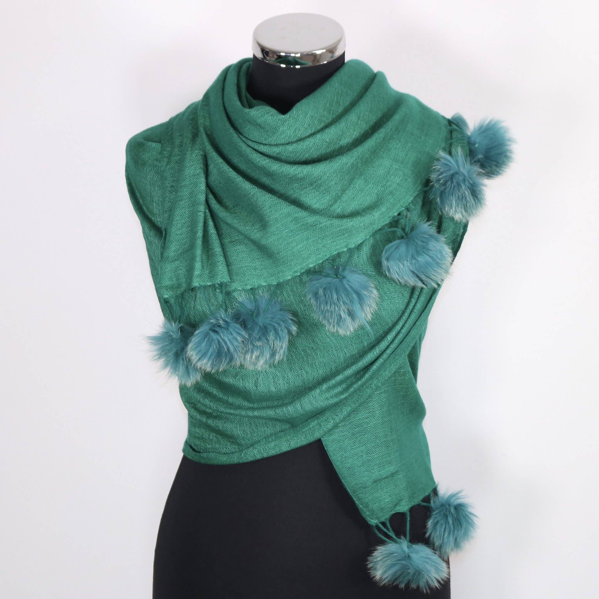 Tivello – wholesale Halsduk - Dam – Grace Cashmere halsduk med fuskpäls Pom Poms8