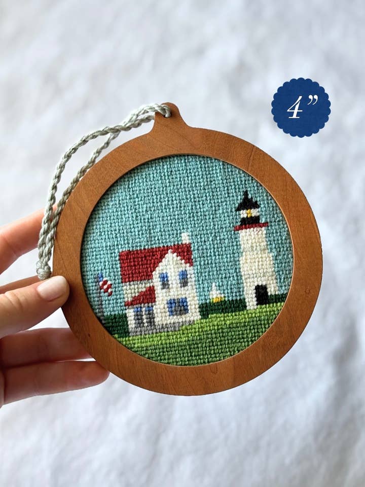 Ornement en bois auto-finissant pour broderie sur canevas - toile de 3" ou 4" pour la vente par Shore & Spruce