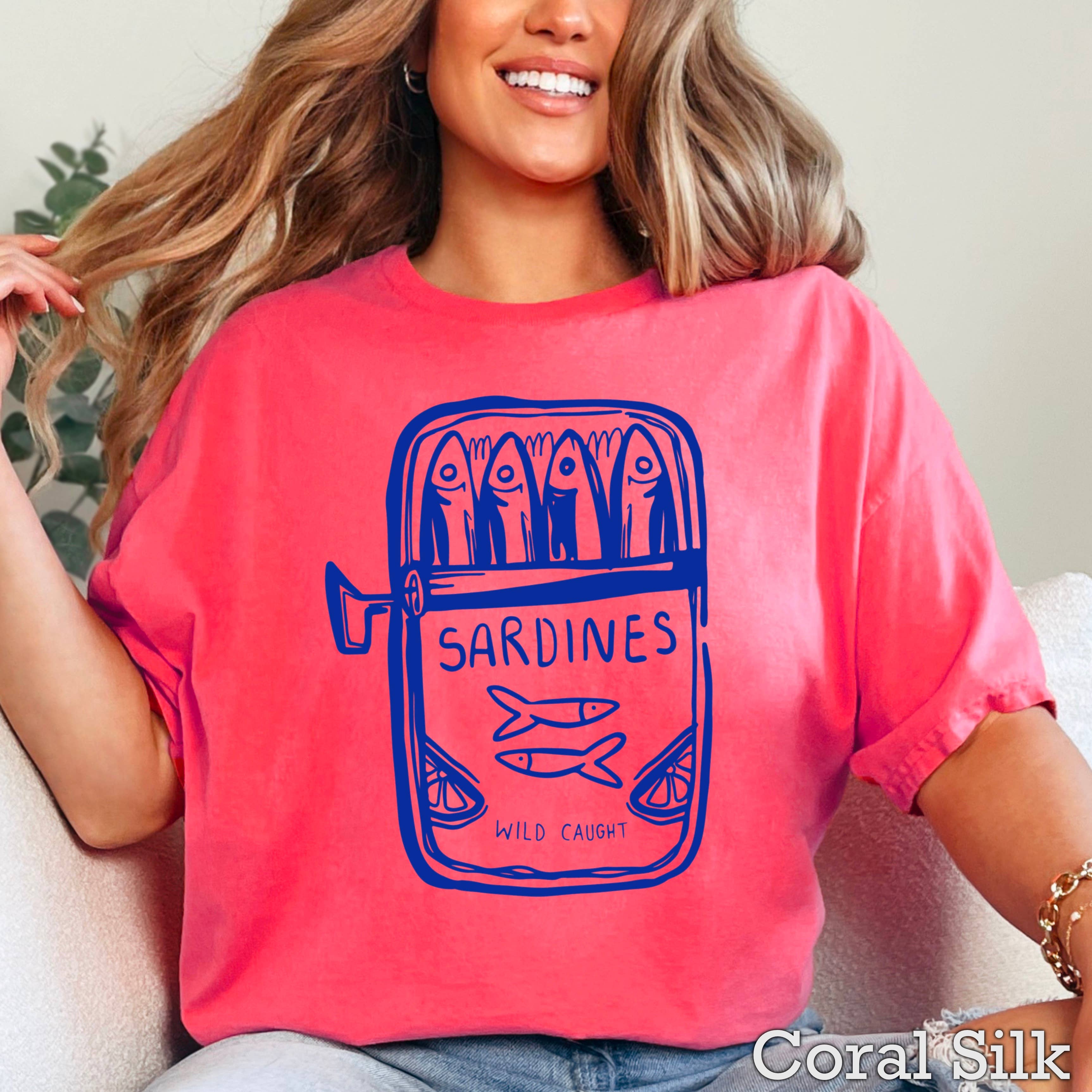 Shoppe SHC – wholesale T-shirt med logga - Dam – Sardiner Kustkvinnors Grafiska T-shirt | Gildan7