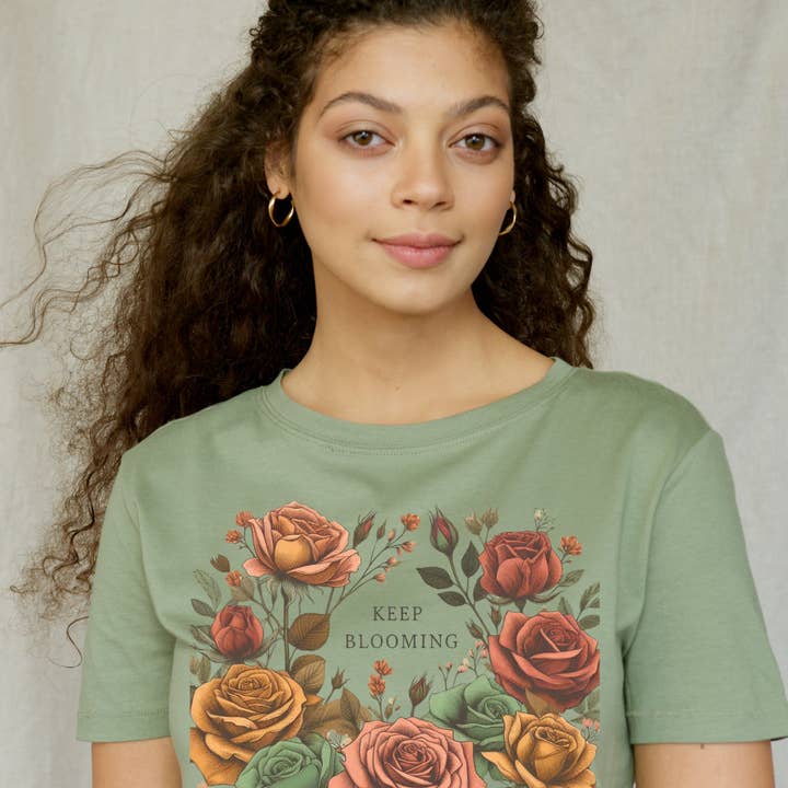 Blijf Bloeien shirt, Rozen Shirt, Blijf Bloeien T-shirt voor wholesale door The Wick & Burn