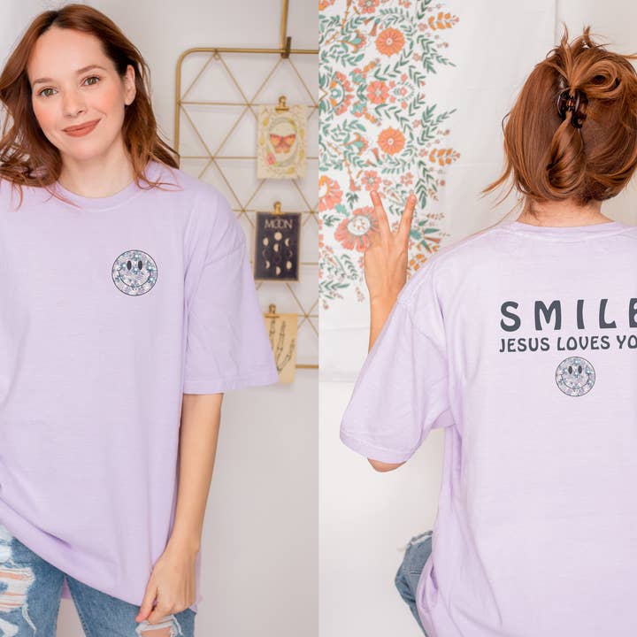 Smile Jesus älskar dig T-shirt för wholesale av Woobie Beans Jewelry, Gifts & Apparel