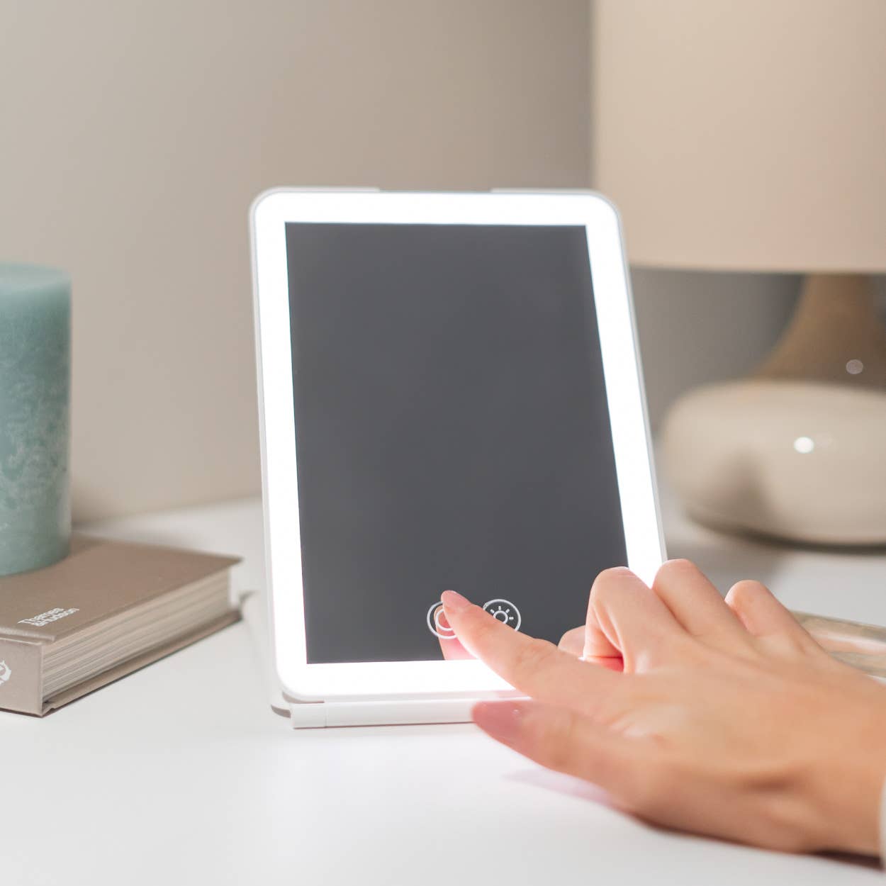 Flamingueo – Espelho para maquilhagem por atacado – Espelho de Viagem com luz LED AIRE SÓ FICHA EUROPEIA3