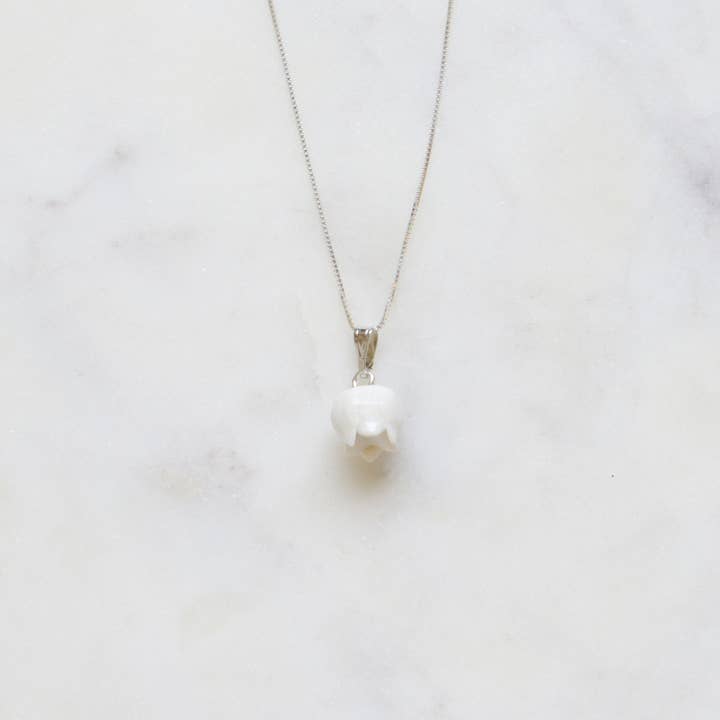 Hop Skip & Flutter - Wholesale Halskettinghanger - Porseleinen lelietje-van-dalen ketting/lelietje-van-dalen2