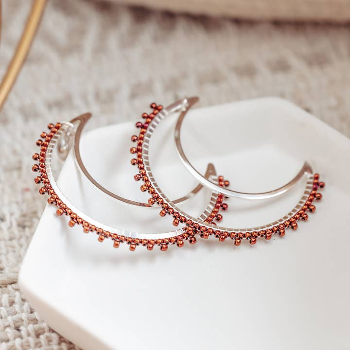 Boucles d'oreilles Moon, Boucles d'oreilles perles, pour la vente par Magnolia & Clover