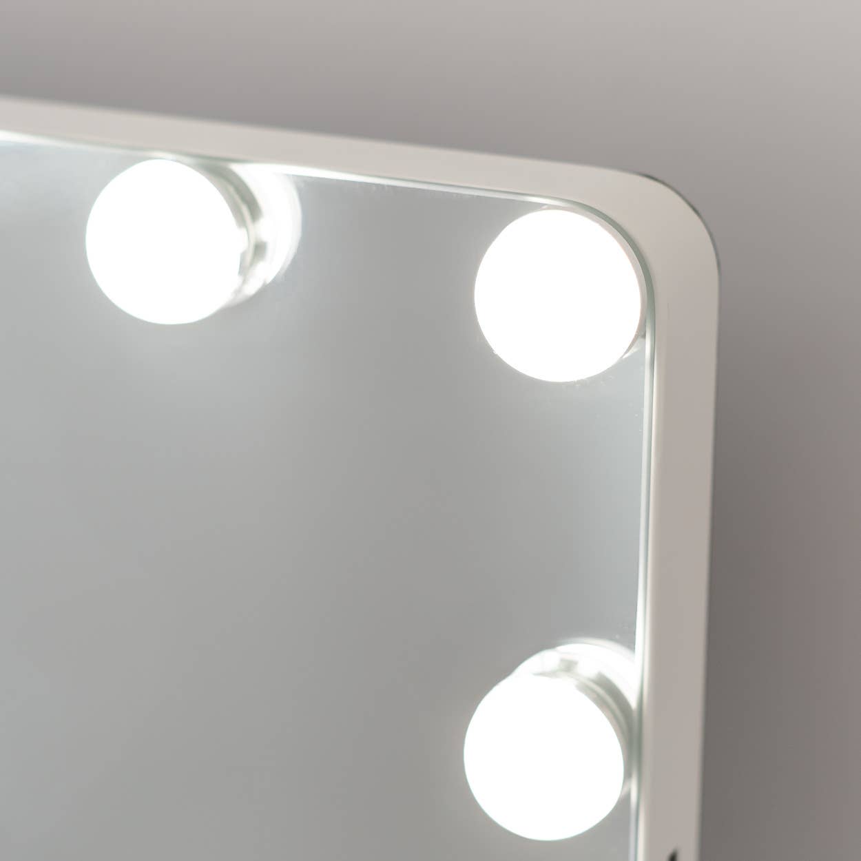 Flamingueo - Wholesale Vanity Mirror - Mirror with 15 Hollywood LED lights, three light modes, touch control, rounded corners and tiltable7
