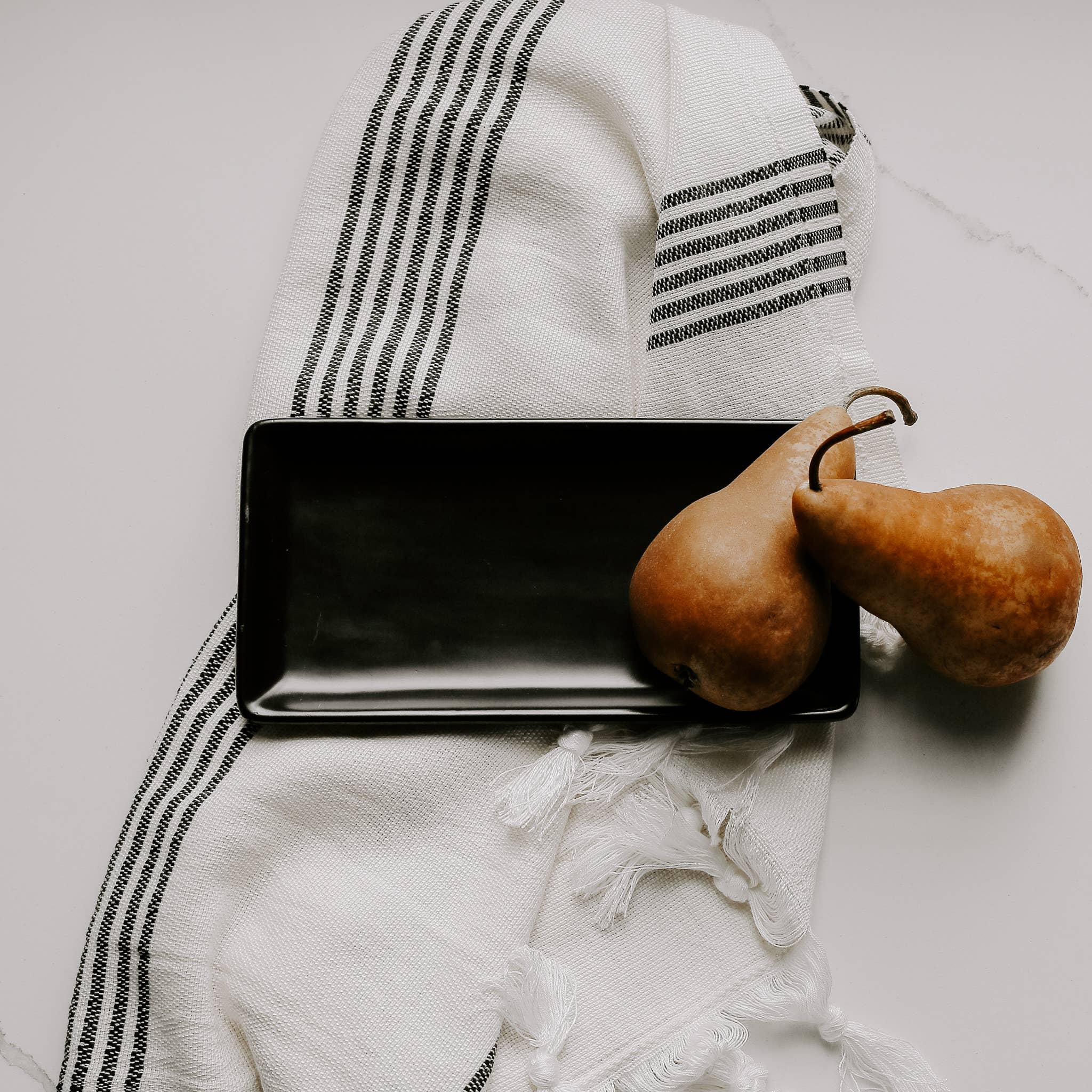 Sweet Water Decor – Engroshandel Pyntebakke – Sort bakke i stentøj - boligindretning og gaver1