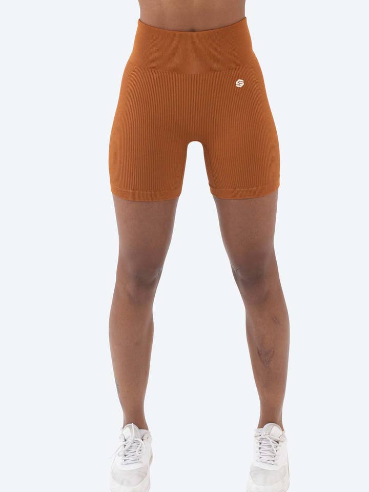 Skelcore naadloze bruine geribbelde short voor dames voor wholesale door Skelcore