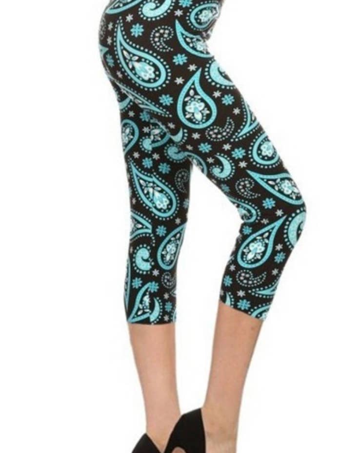 Aquablauwe CAPRI-stijl met paisley-print plus size curvy legging voor wholesale door Love 4 Leggings