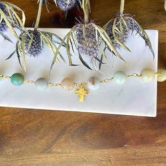 Bracelet à croix en pierre pour la vente par Beyond Blessed