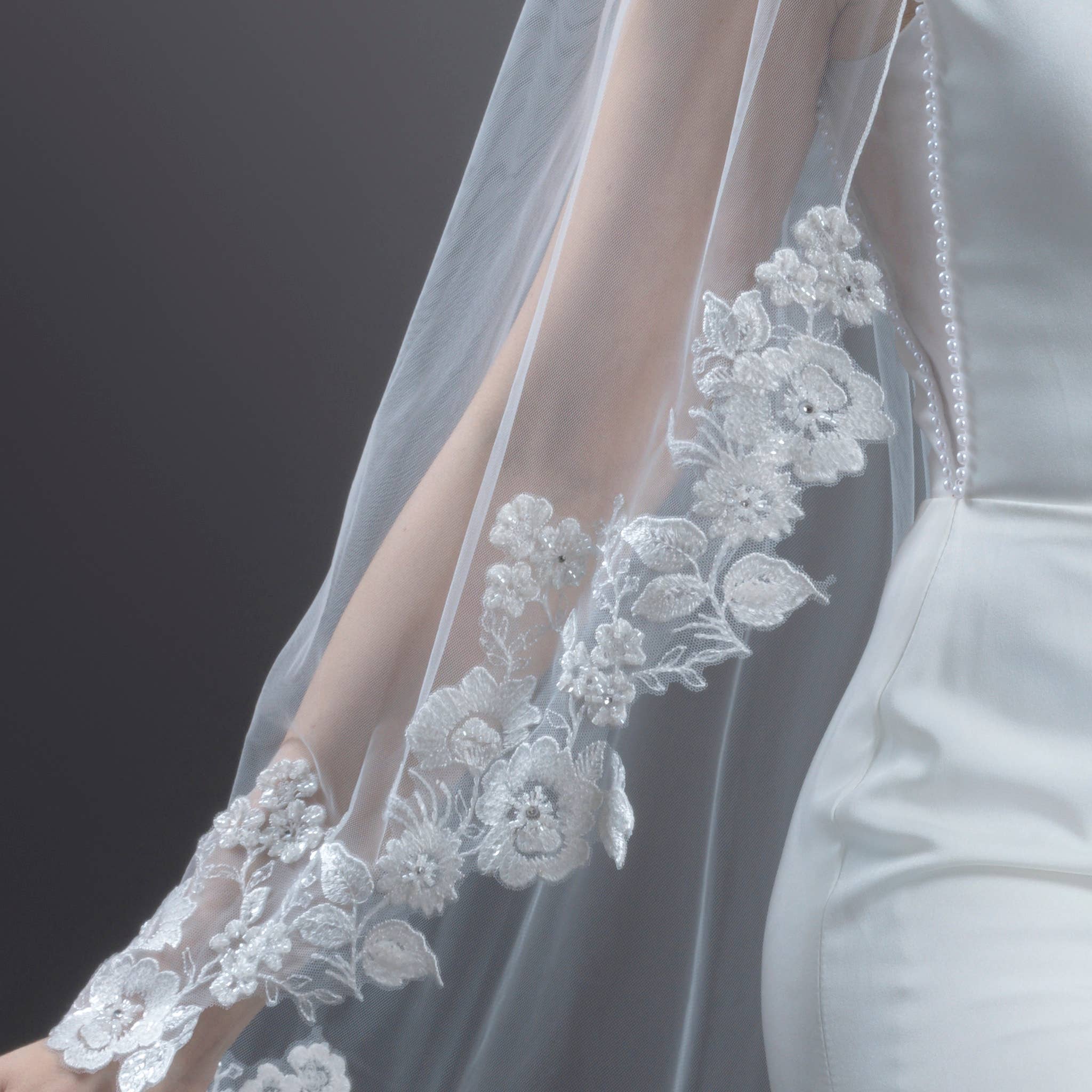 Farinosa Bridal – Engroshandel Slør - Dame – FS6230 Blomster Vin Broderet Blonde Brudeslør 42" 54" 120"4