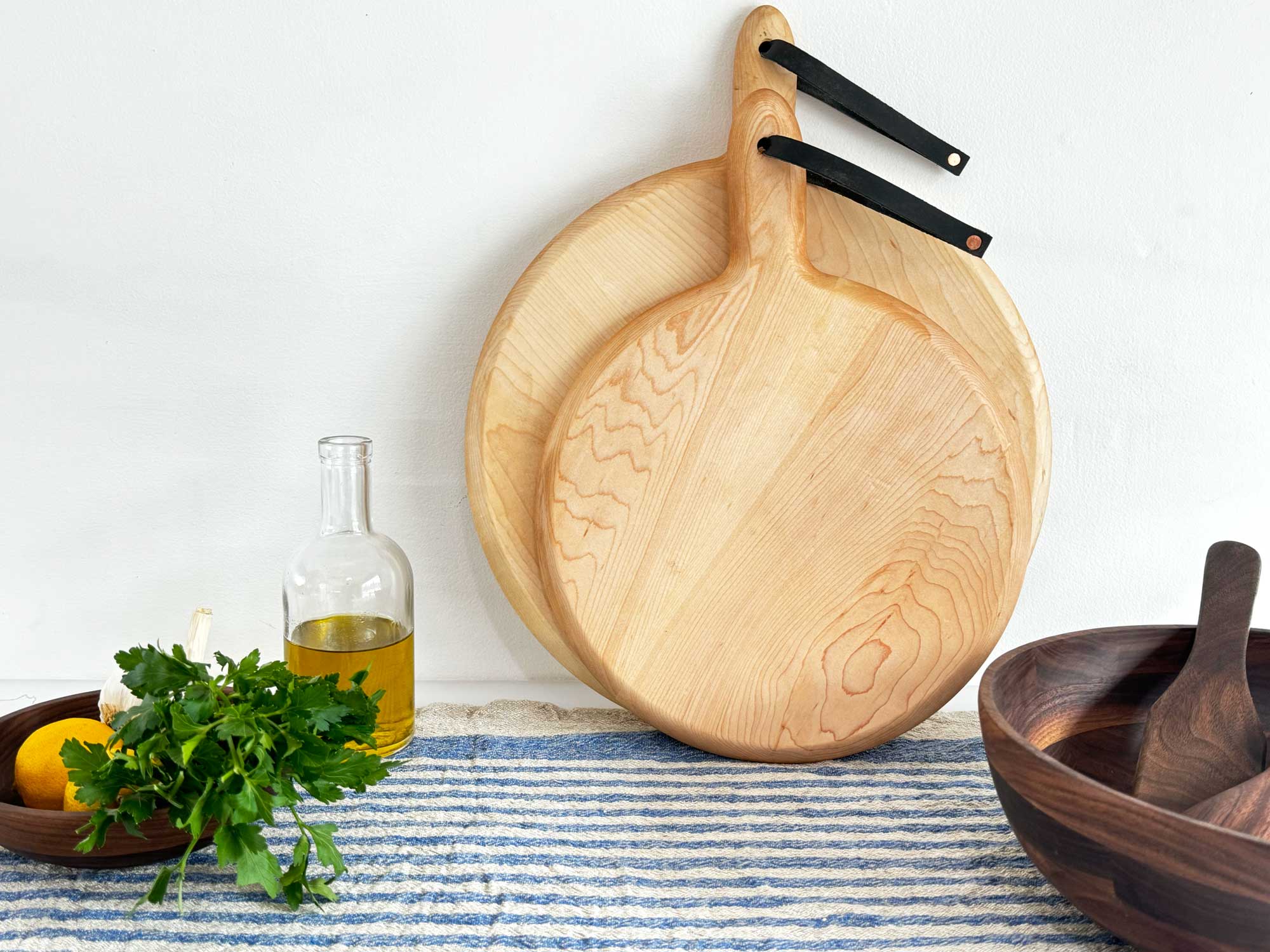 KHEM Studios - Wholesale Cutting Board - Cutting Board Circle Board Handcrafted Hardwood10