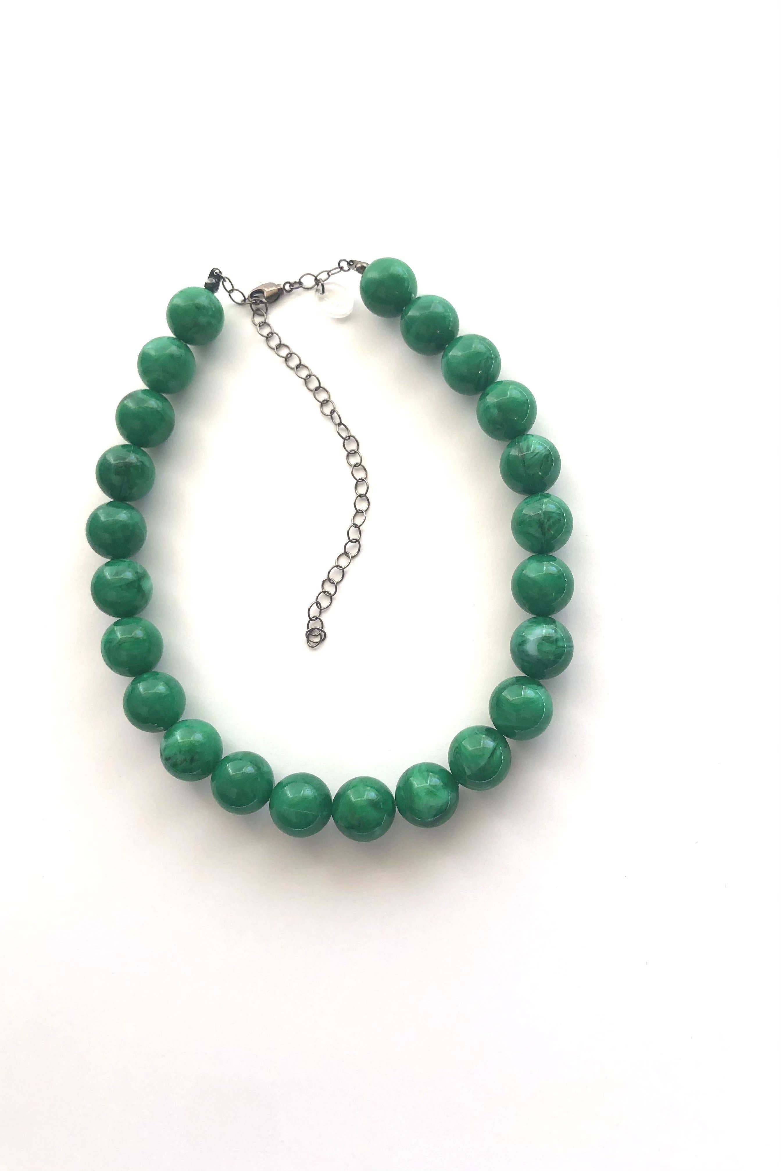 Leetie Lovendale - Vente Collier de perles - Collier Marco Perle Lucite Marbré Vert Émeraude1