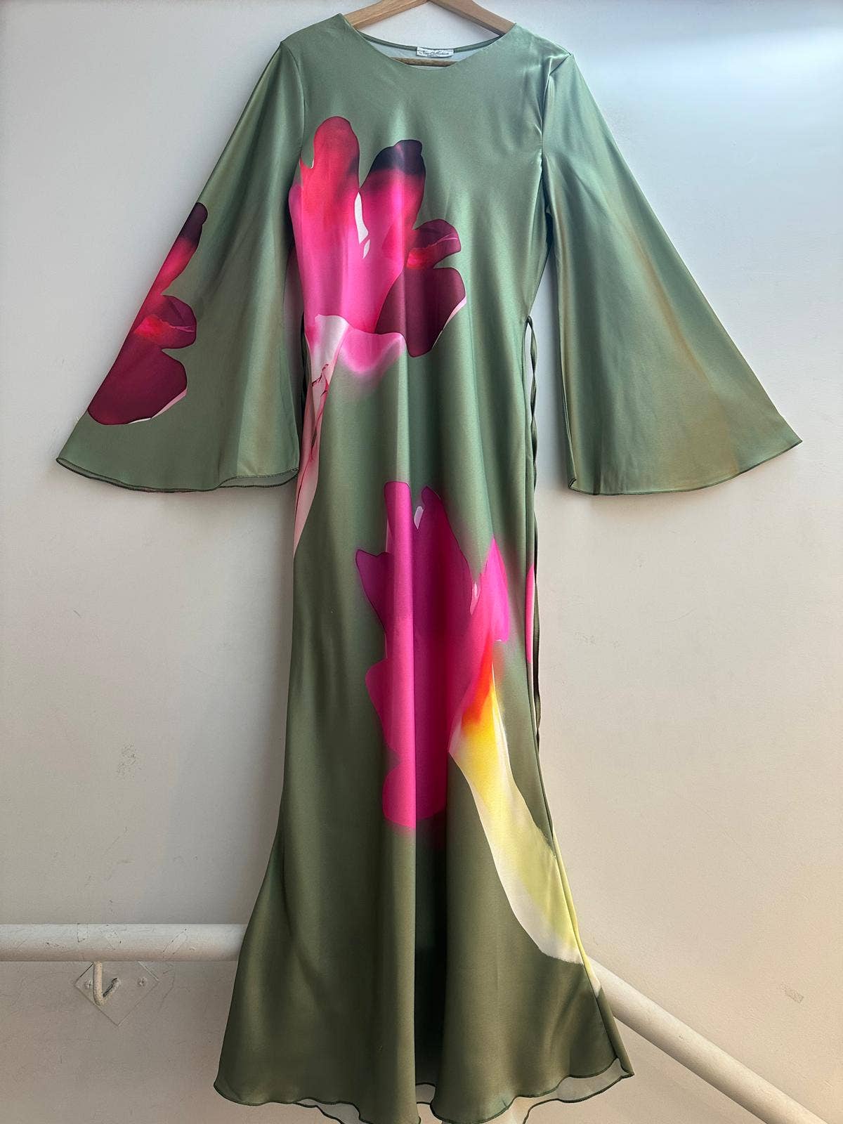 LORIANE – Großhandel Kleid – Damen – LORIANE Bedrucktes langes Kleid mit Bindebändern12