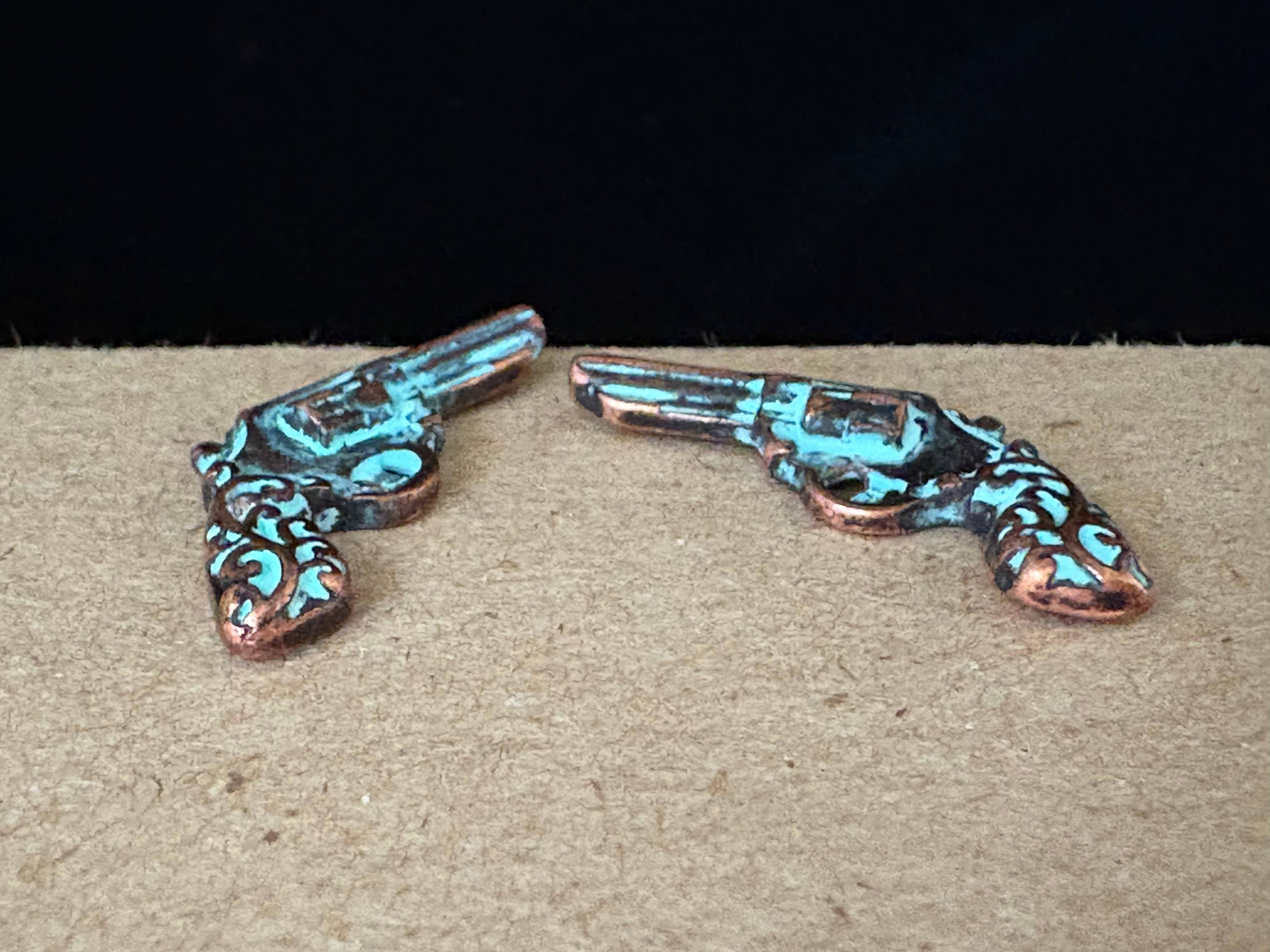 0011 PREMIERE – wholesale Solitärörhängen – FR3015 Patina Filigran Västerländsk Pistol, Pistolsörhängen7