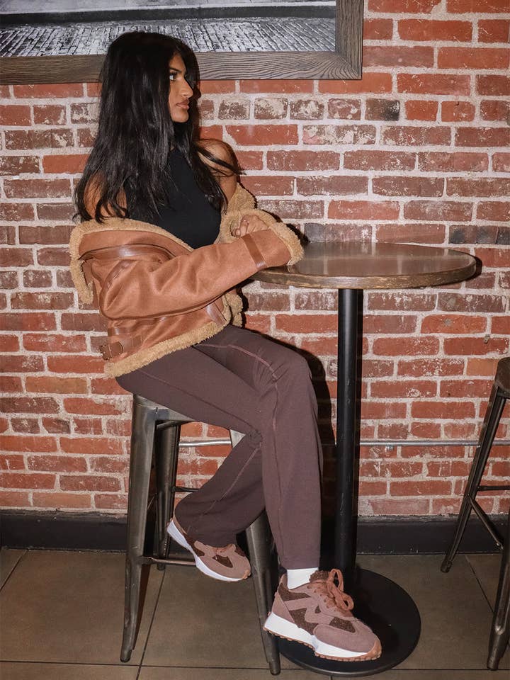 Lemonade Shoes – wholesale Vardagssneakers - Dam – CALINO - Sneakers i mocka med detaljer i fårskinn och tjock sula7