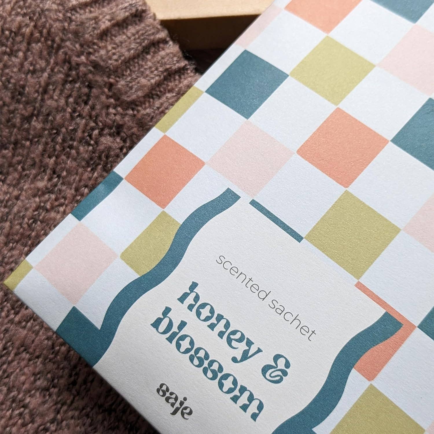 Robert Frederick Ltd – wholesale Sachet – Saje Scented Hanging Sachet - Set of 4 Honey and Blossom - Chess Design7