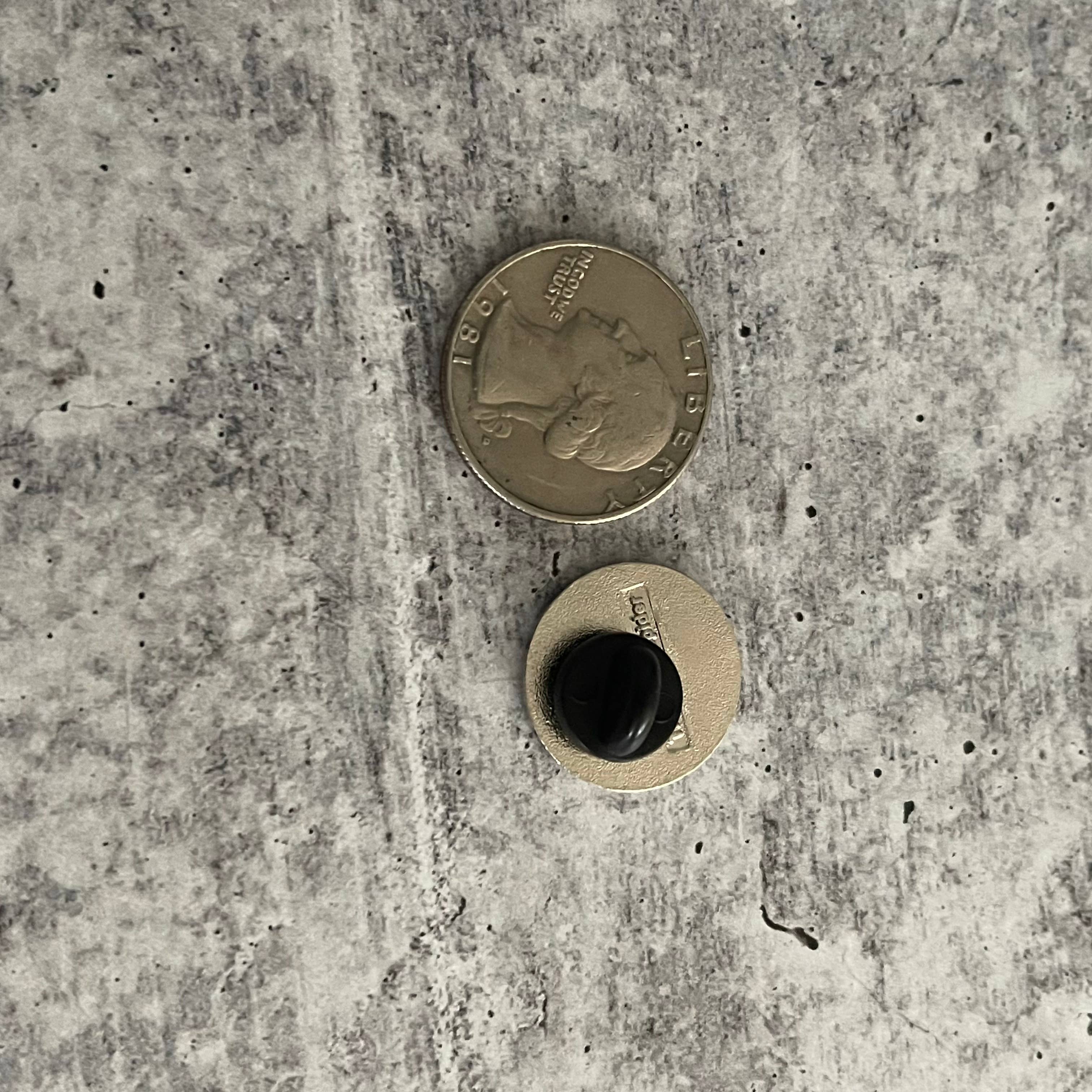 The Silver Spider - Vendita all'ingrosso Spilla da bavero - Spilla smaltata Not a Hugger2