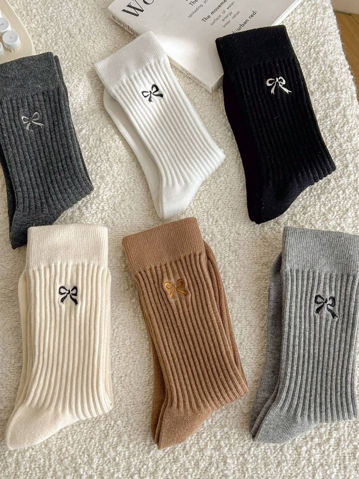 CHAUSSETTES SIMPLES AVEC NŒUD BRODÉ CWMS2521 pour la vente par NINEXIS