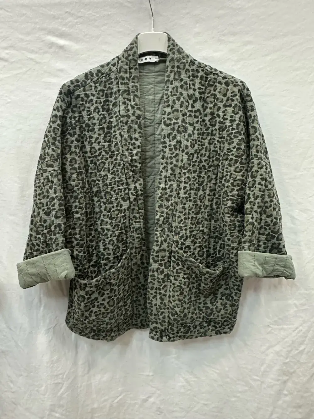 Mimi & Gogo - Vendita all'ingrosso Giacca - Donna - Giacca Trapuntata in Mussola di Cotone con Leopardo @5343_VeLeoMatela2