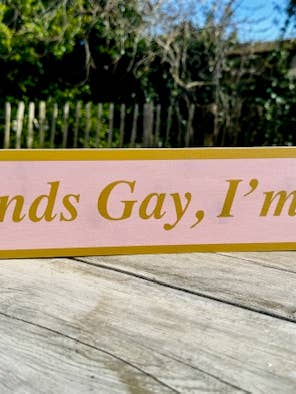 Longue plaque amusante en bambou - Sounds Gay, I'm In pour la vente par Gifted Wholesale Ltd