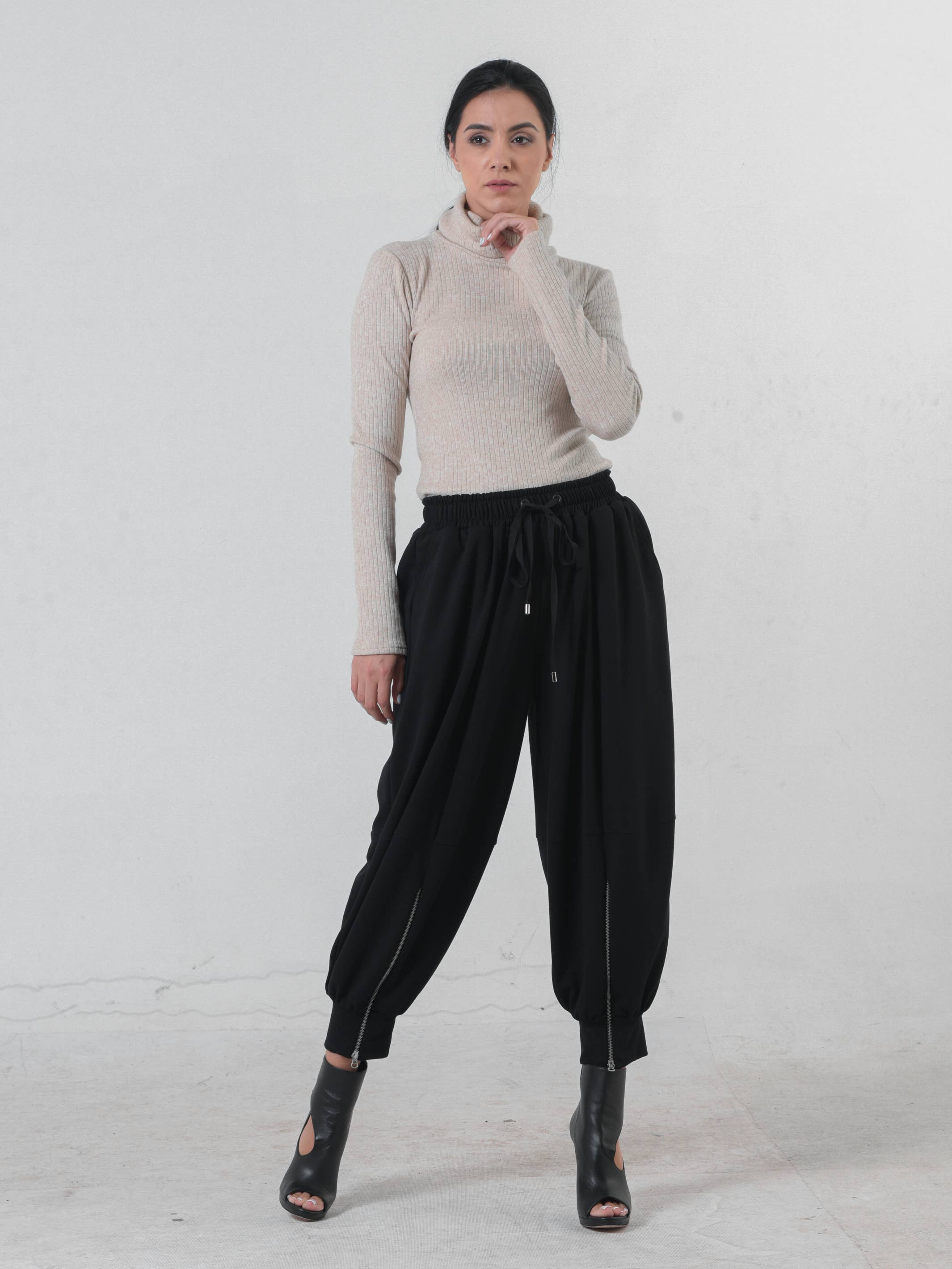 Preto Calças Harems Extravagantes para venda a revendedores na Faire1