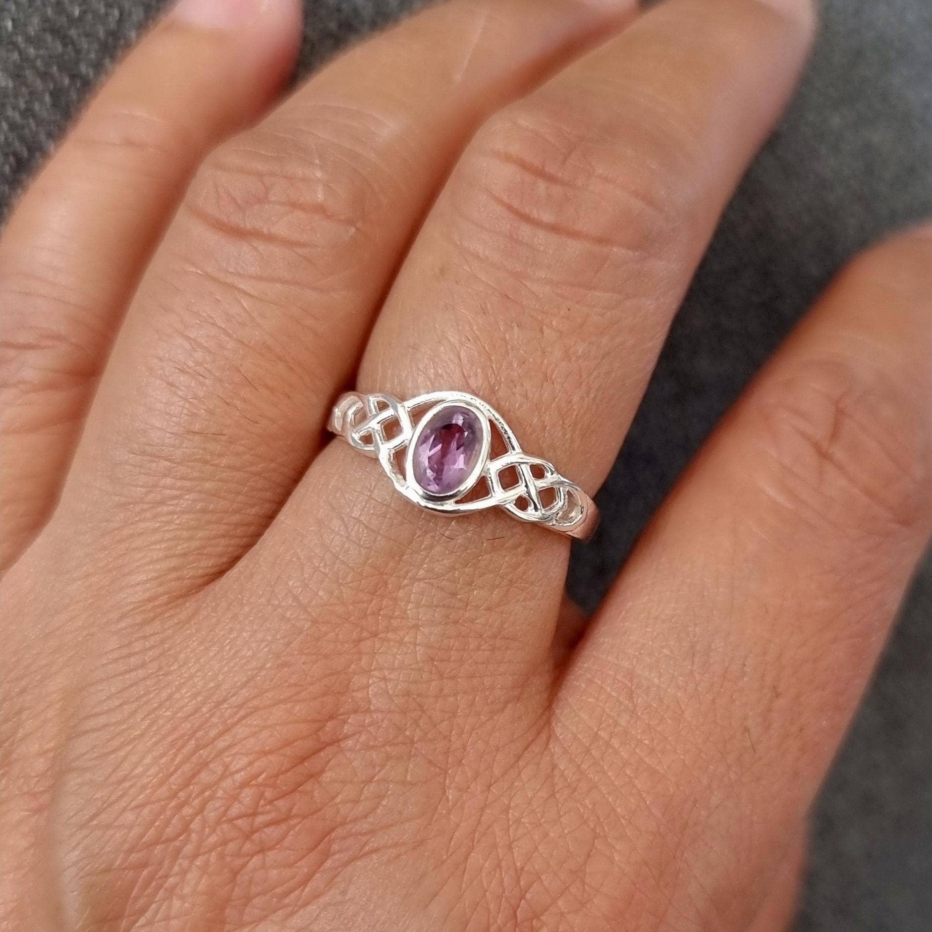 Mistry Gems - Wholesale Ring met een steen/solitaire ring - Keltische Knoop Facetgeslepen Amethist Ring | 925 Sterling Zilver3
