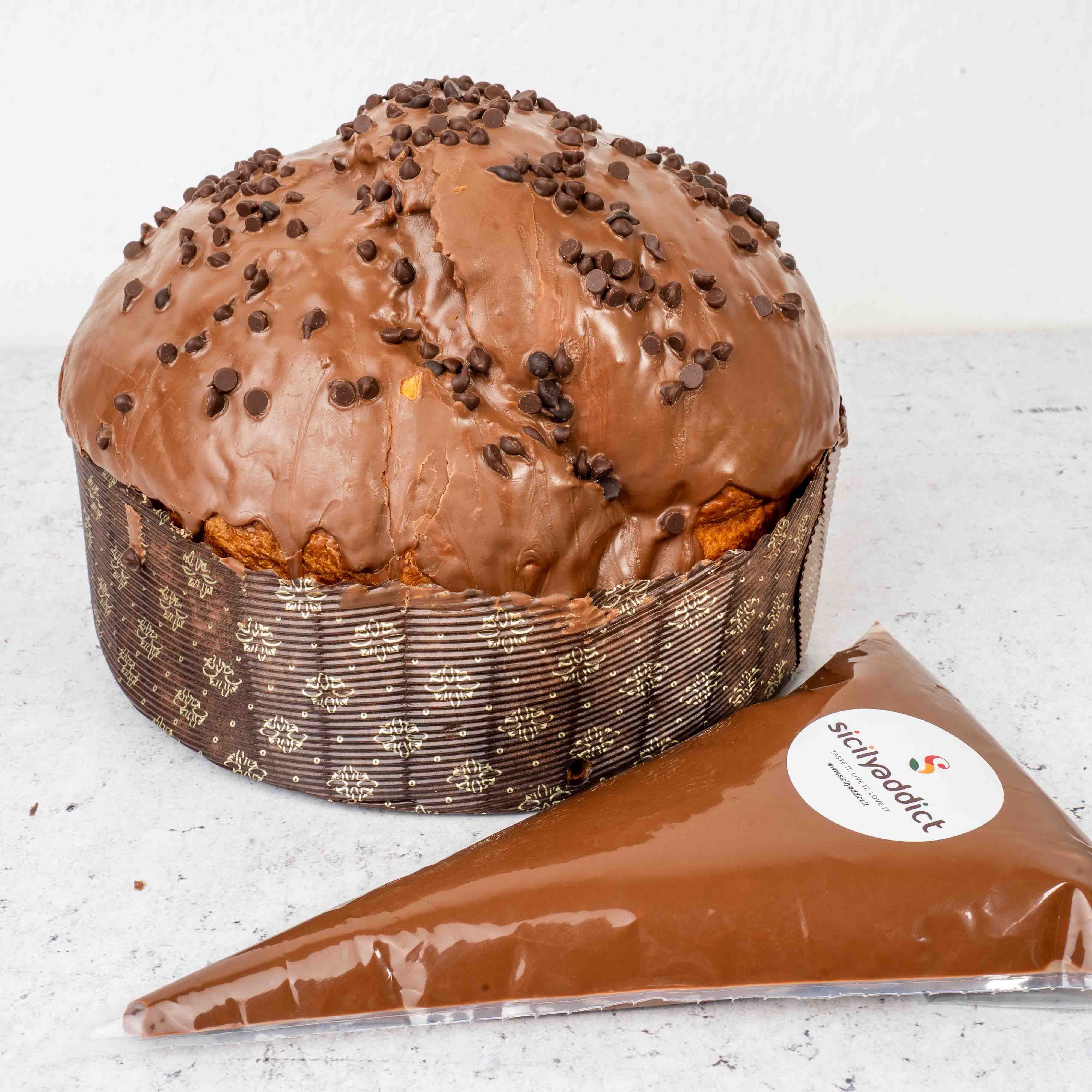 Sicilyaddict – wholesale Cake – Artisanal milk chocolate panettone 1kg with chocolate cream in a 200g pastry bag0
