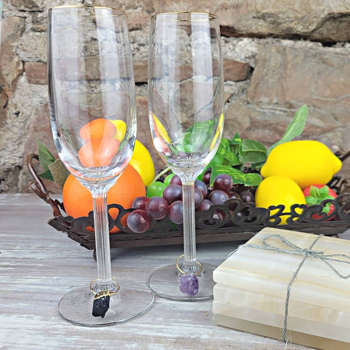 Lot de 4 breloques en forme de verre à vin en agate ou pierres précieuses assorties pour la vente par Crystal Joys Wholesale