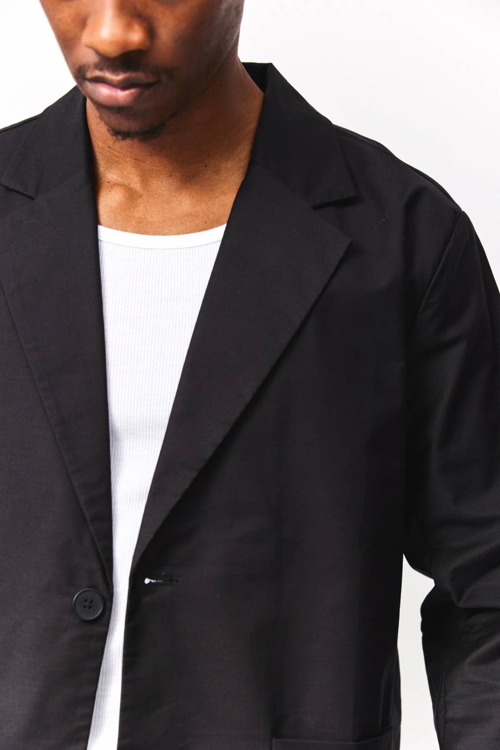 SCHWARZ Der Abel Blazer – Locker geschnittener, einreihiger Blazer aus Baumwollmischung für den Großhandel auf Faire4