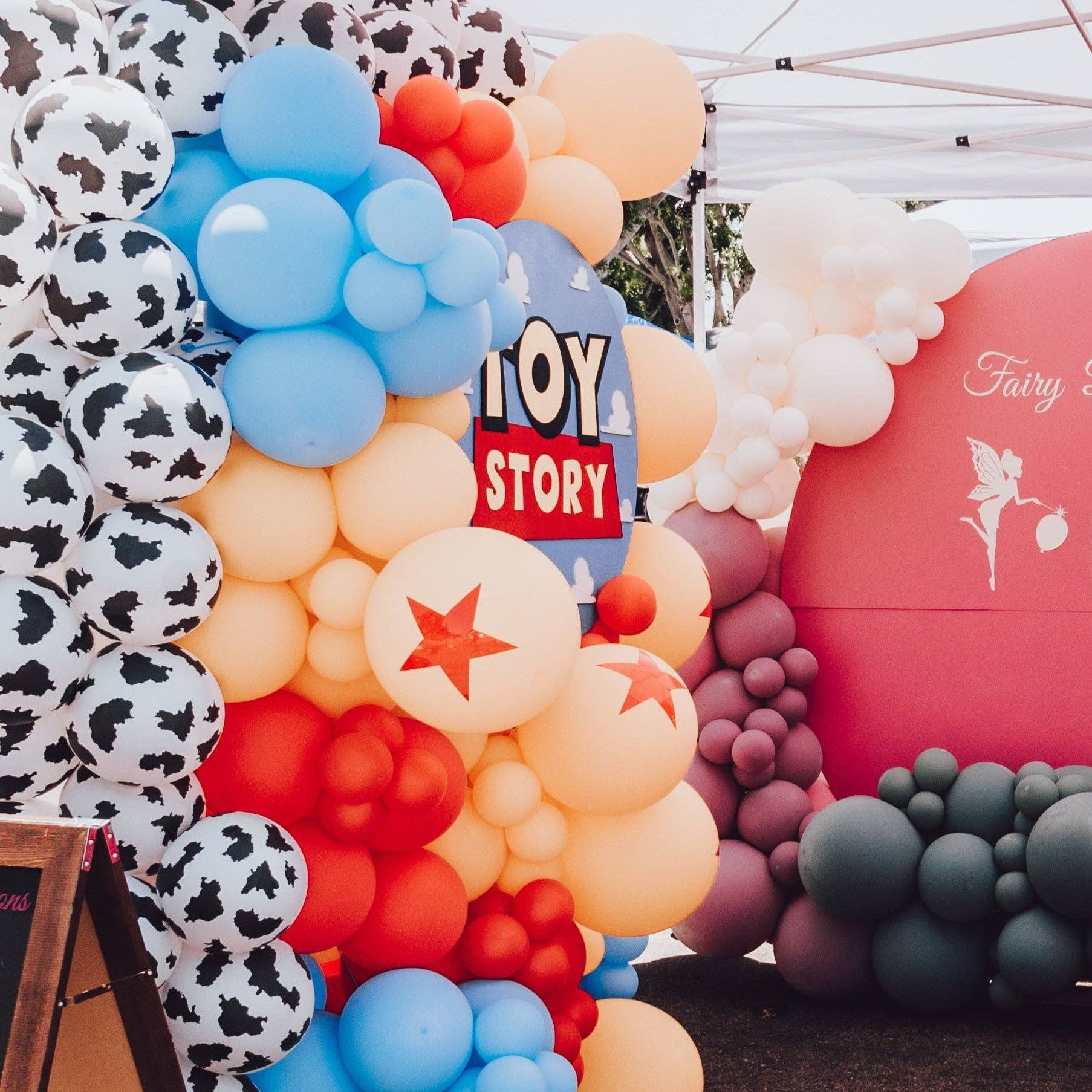 Black and White Cow Print Latex Balloons (10 Pack) for wholesale on Faire4