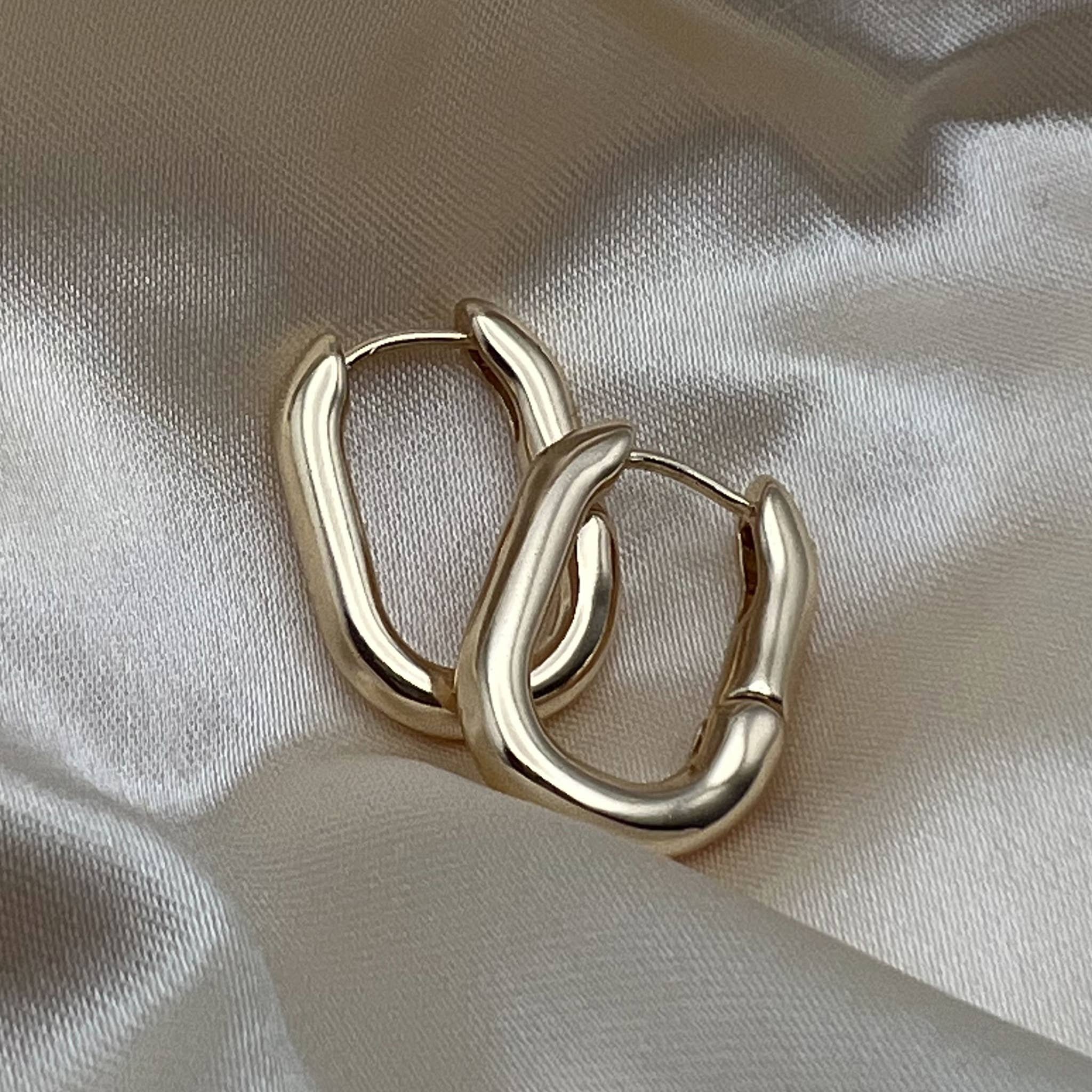 Howard's - Wholesale Hoop Earrings - Link Huggie Hoop Earrings8