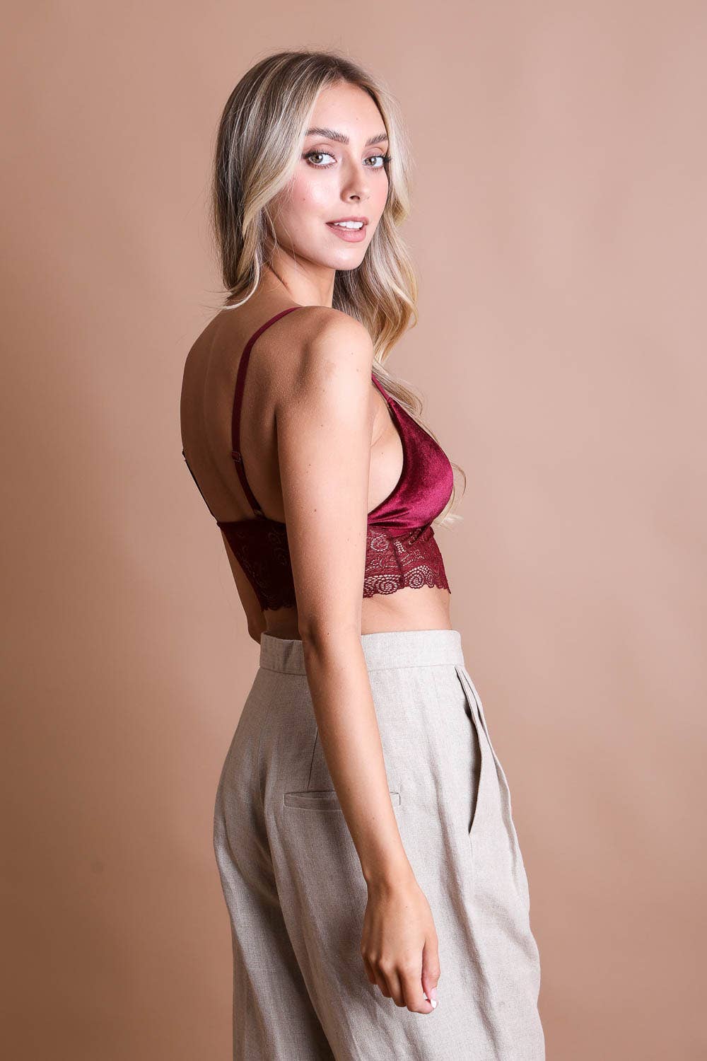 Leto Accessories - Vente Brassière – femme - Bralette à bretelles en dentelle de velours — Style luxueux, audacieux et féminin ✨5