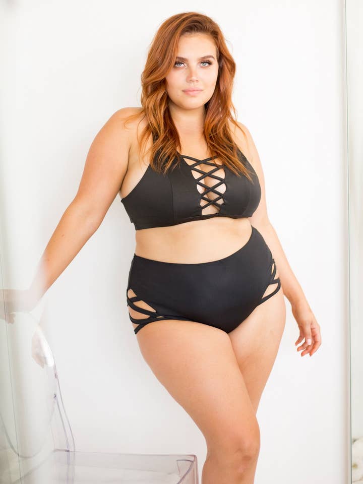 Alexi Top - Camisola Racerback Criss Cross Gola Alta por atacado de Lunalae