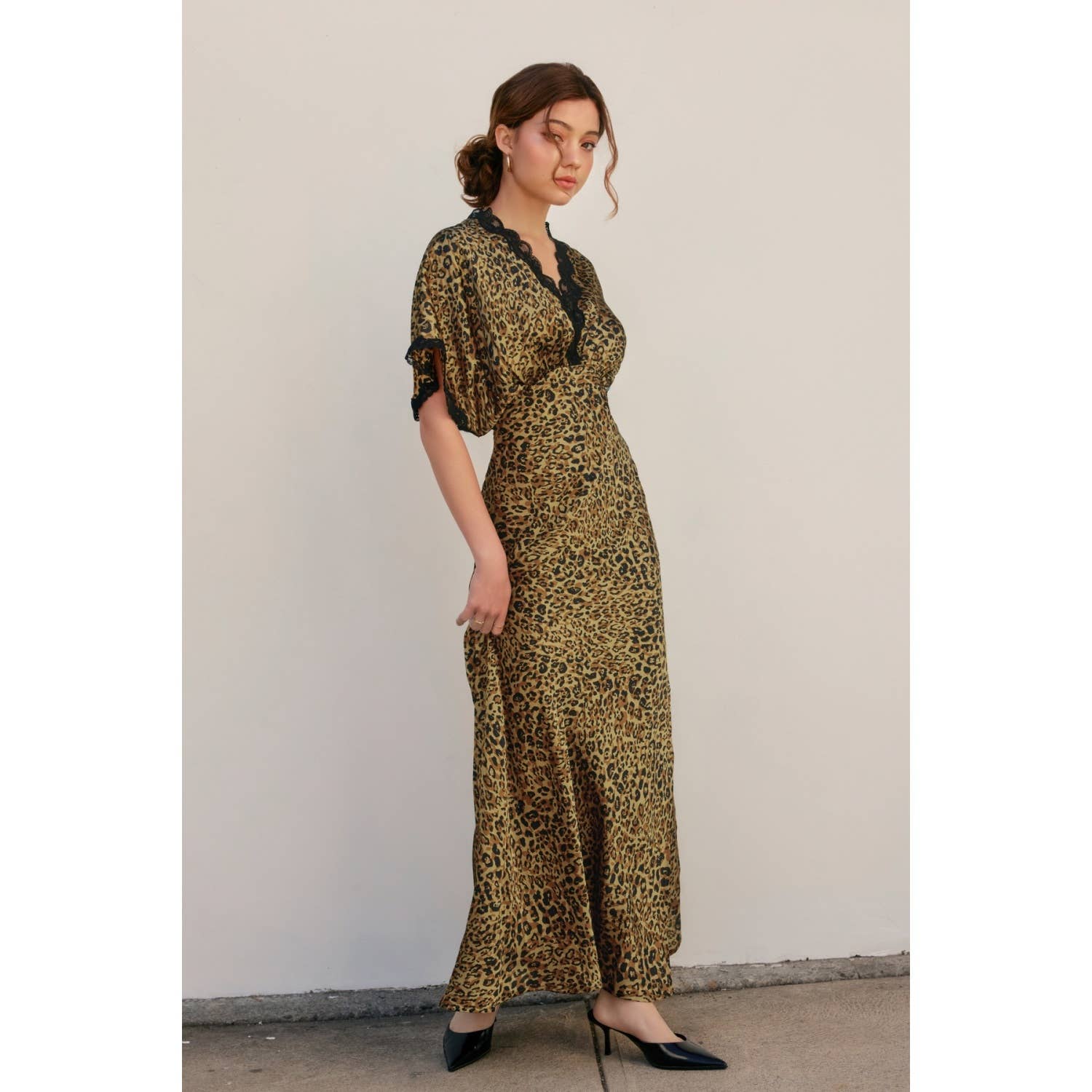 UMBER DOURADO Vestido Comprido de Renda Golden Kingdom para venda a revendedores na Faire3