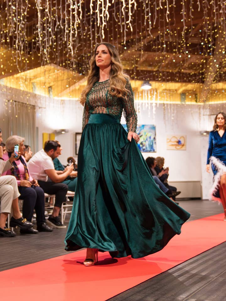 Samtrock mit Perlenbesetztem Oberteil für den Großhandel von La Boutique dei Bambini