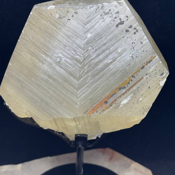 The 7 Directions - Wholesale Spiritual Stone/Crystal - UV reactive calcite free form w/ chalcopyrite F23E15