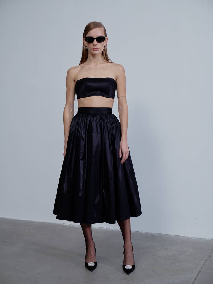 Lou Lou midikjol i Noire för wholesale av NAZLI CEREN