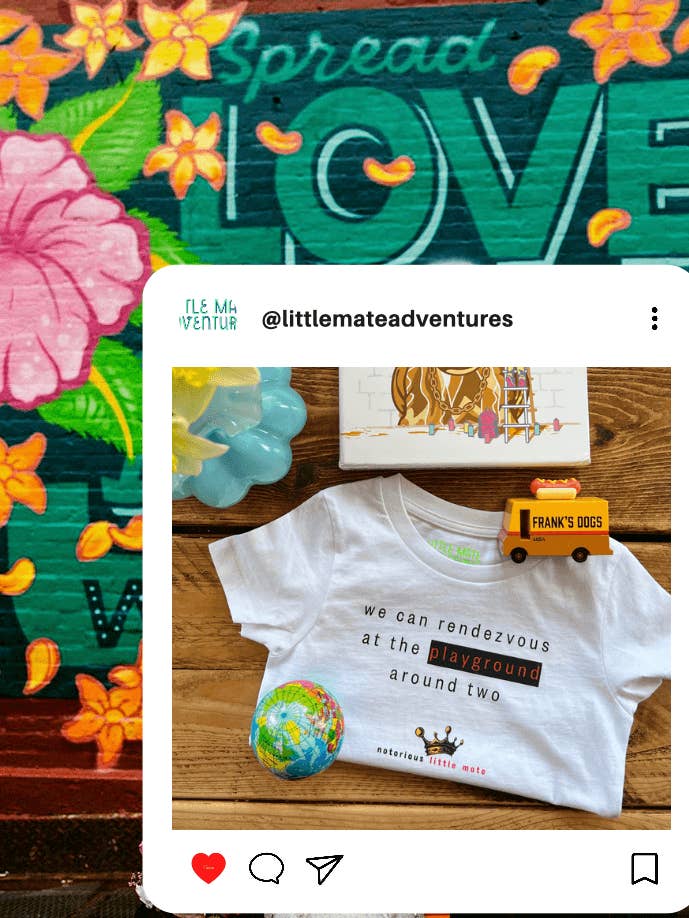 BIGGIE AT THE PLAYGROUND - Manica corta per bambini in cotone biologico per la vendita all'ingrosso da parte di Little Mate Adventures