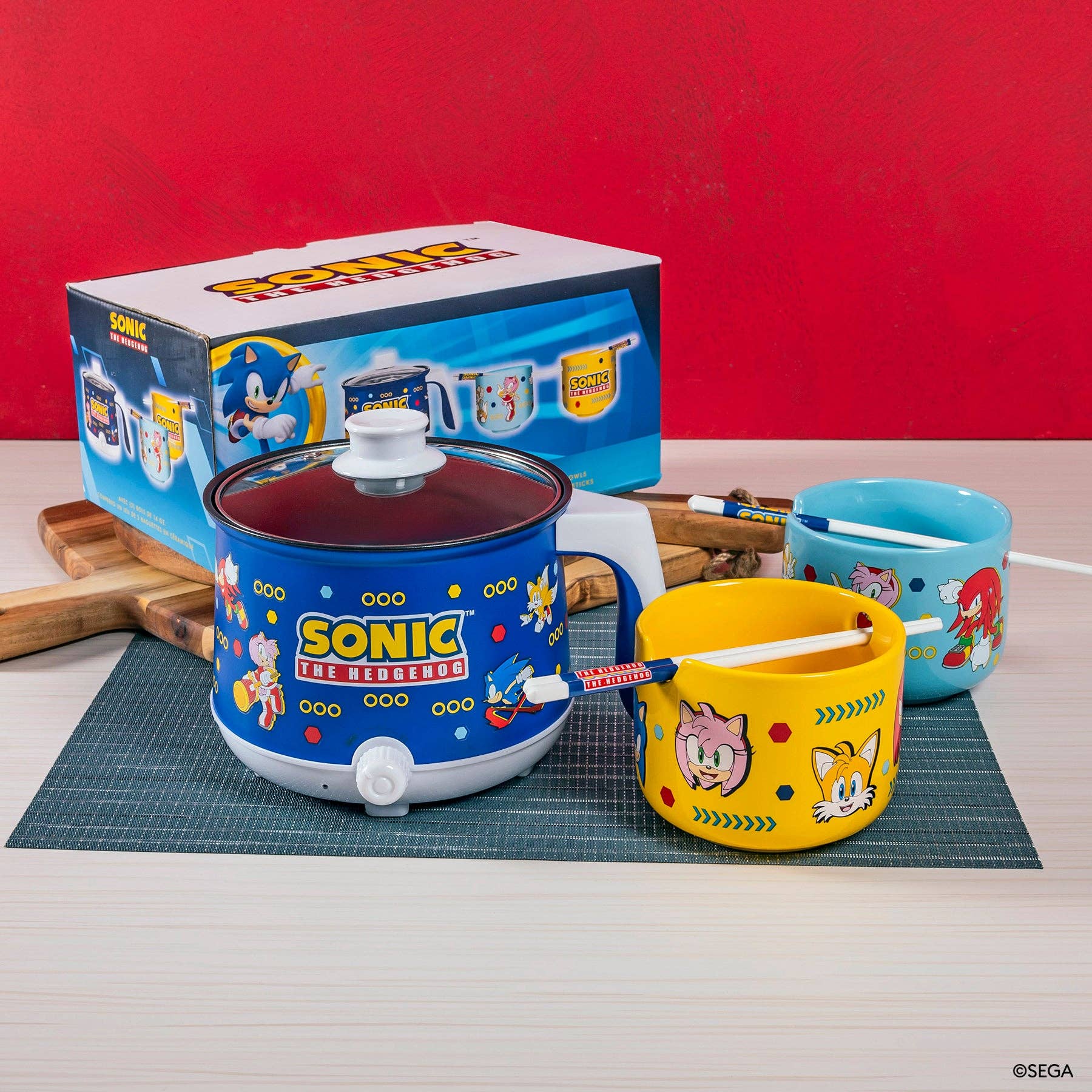 Uncanny Brands - Vente Appareils électroménagers - Marmite Sonic the Hedgehog d'Uncanny Brands avec bols à ramen3